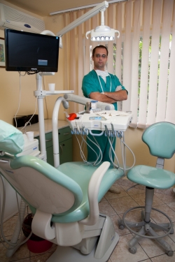 Dr. Inn Eduard:Cabinet Medicina Dentara Dr. Inn Eduard, Cabinet de stomatologie, protetica, chirurgie si implantologie dentara, Timisoara